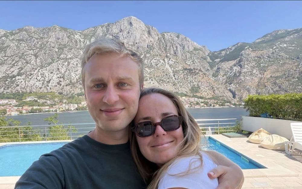 andy wedlake honeymoon flight issue